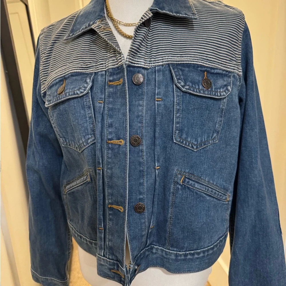 Gap Blue Lightweight Denim Jacket with Pointed Collar and Standard Fit - Picture 1 of 10